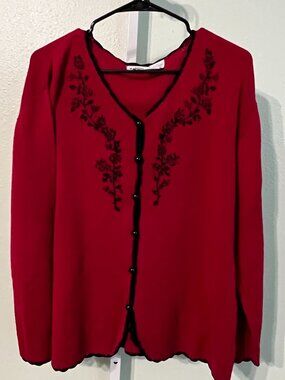 Capacity Woman Red w Intricate Black Embroidery & Scalloped Edging SZ 1X